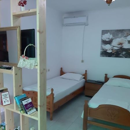 Gjirokastër Vrenjo Guesthouse מראה חיצוני תמונה