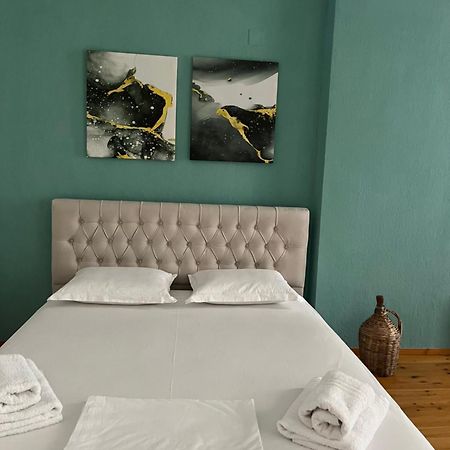 Gjirokastër Vrenjo Guesthouse מראה חיצוני תמונה
