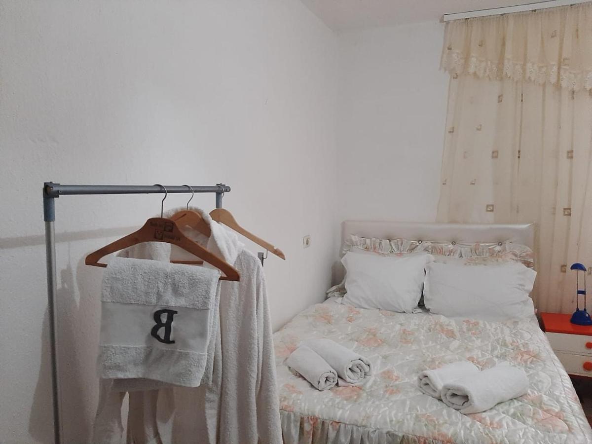 Gjirokastër Vrenjo Guesthouse מראה חיצוני תמונה