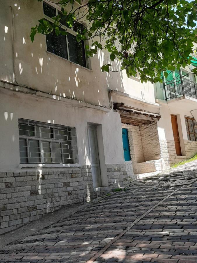 Gjirokastër Vrenjo Guesthouse מראה חיצוני תמונה