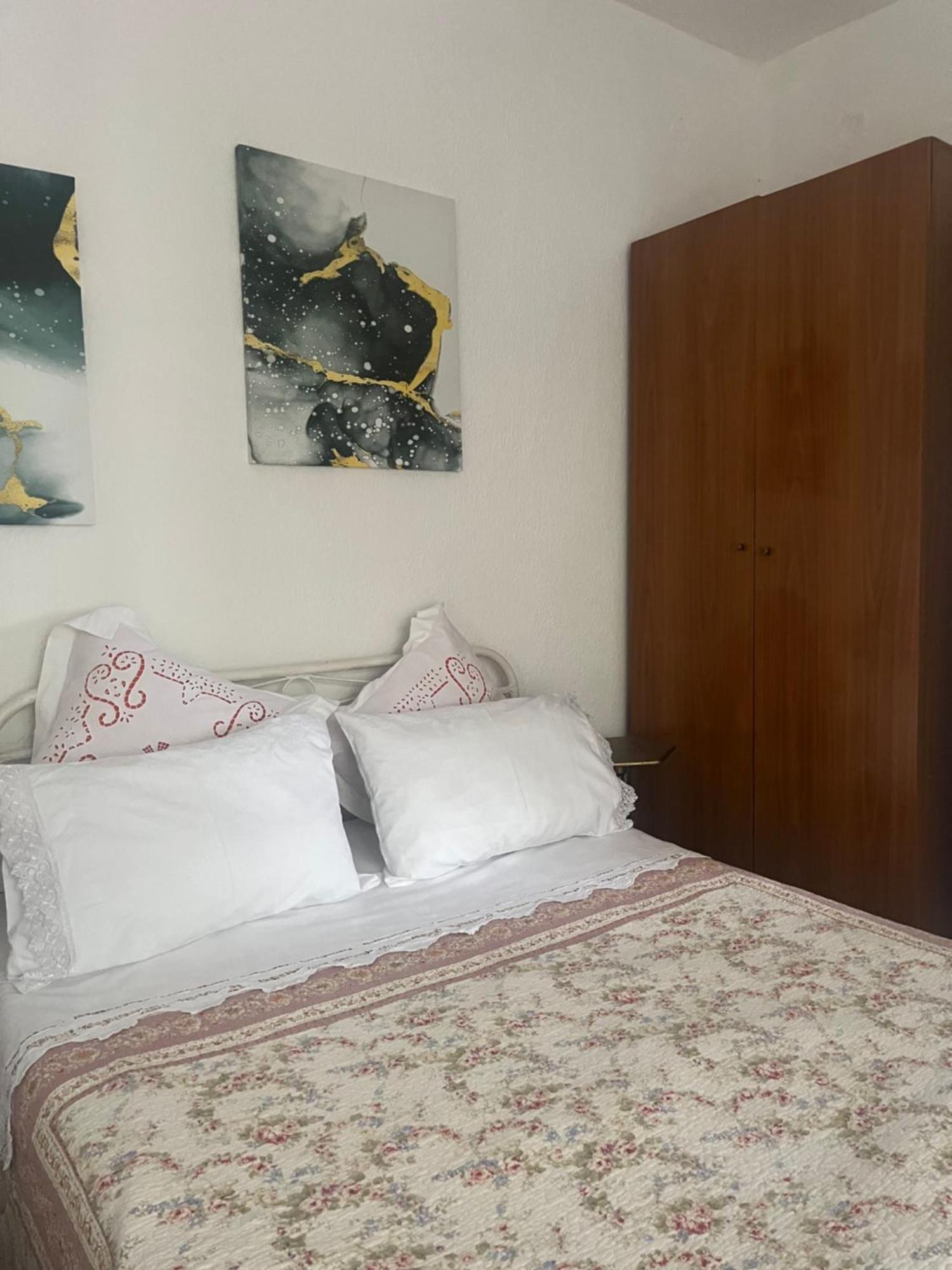 Gjirokastër Vrenjo Guesthouse מראה חיצוני תמונה