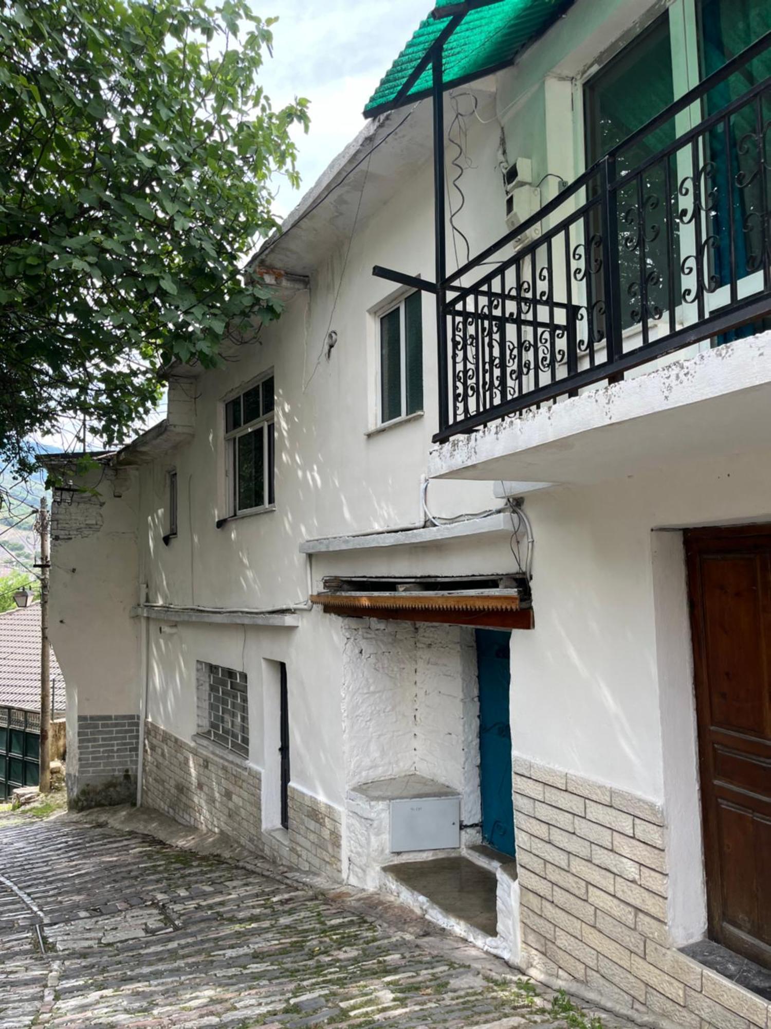 Gjirokastër Vrenjo Guesthouse מראה חיצוני תמונה