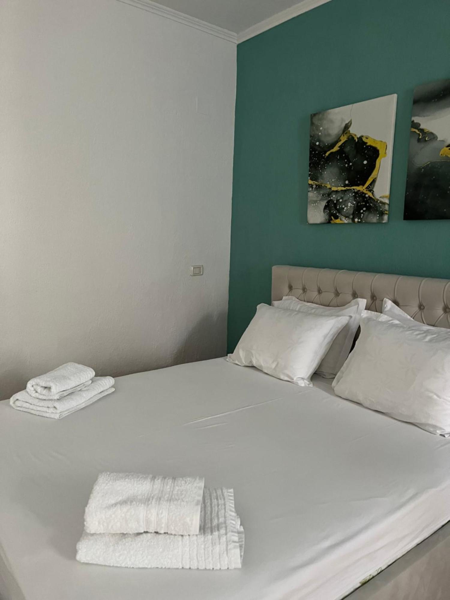 Gjirokastër Vrenjo Guesthouse מראה חיצוני תמונה